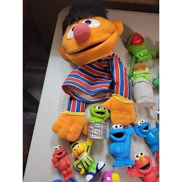 Sesame Street Ernie Puppet Mix lot Toys Elmo Oscar Grover etc... - Picture 2 of 6